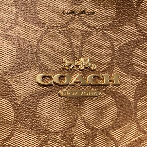 Coach Town Tote in Signature Canvas - Picture 4 of 9